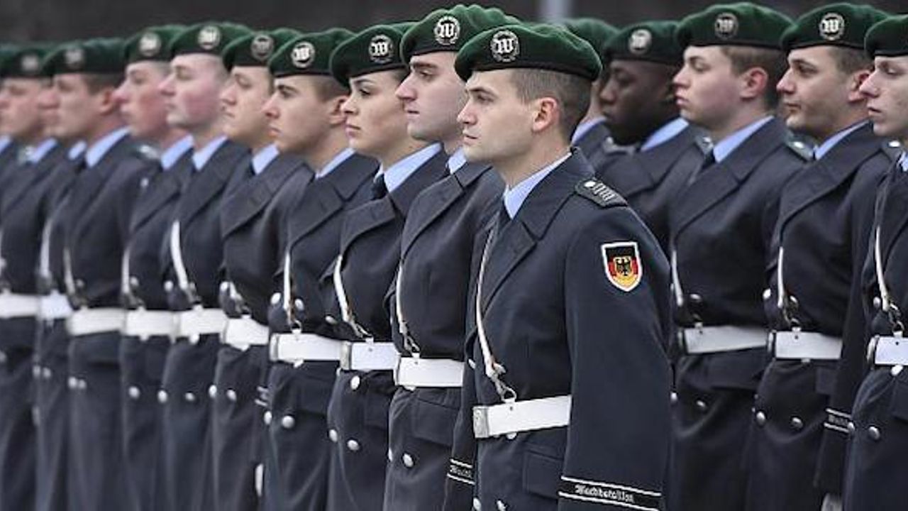 Alman ordusunda aşırı sağ soruşturması