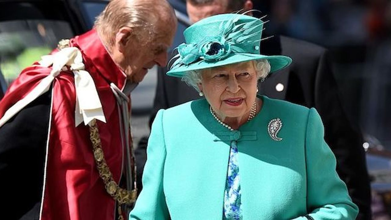 Kraliçe 2. Elizabeth ve eşi Prens Philip 73. evlilik yıldönümlerini kutluyor