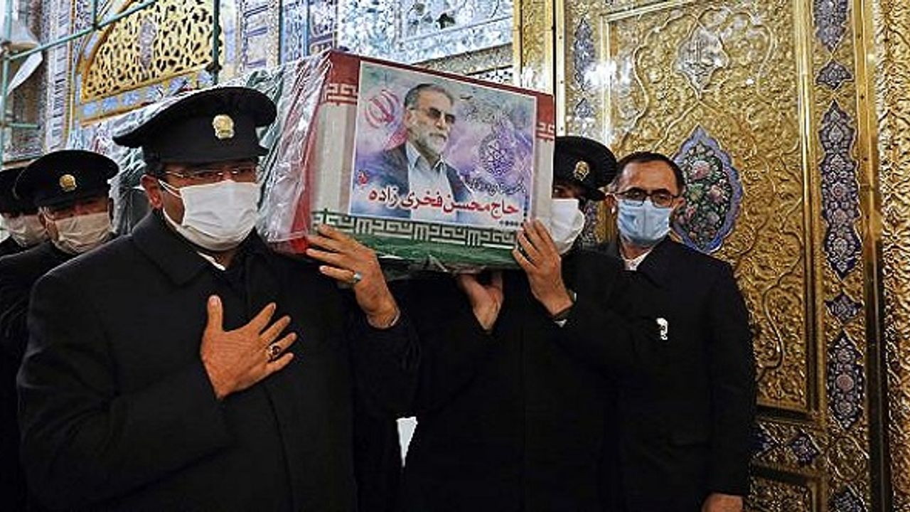 Suikastle öldürülen İranlı bilim insanı Tahran'da devlet töreniyle toprağa verildi