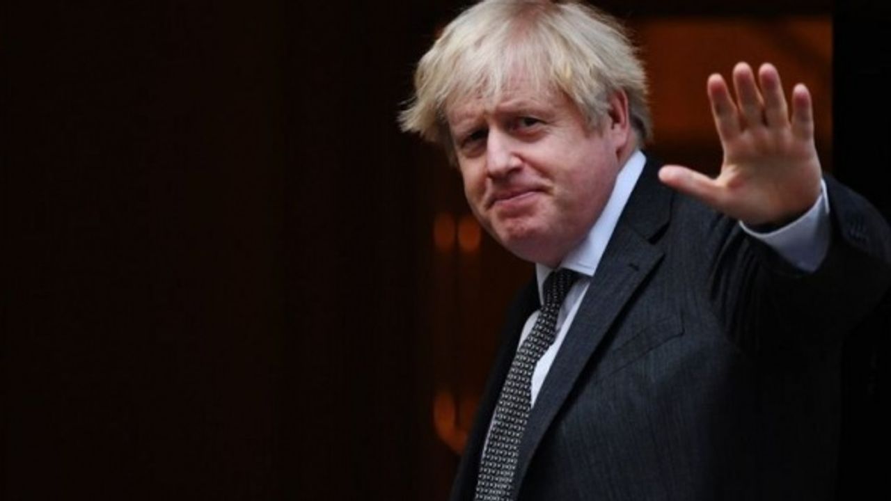 İngiltere Başbakanı Johnson'dan 'daha sıkı önlemler' sinyali
