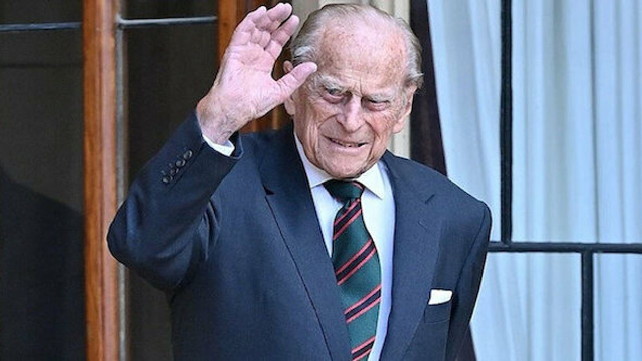 Prens Philip: Bir subay, bir eş ve bir babanın 99 yıllık ömrü