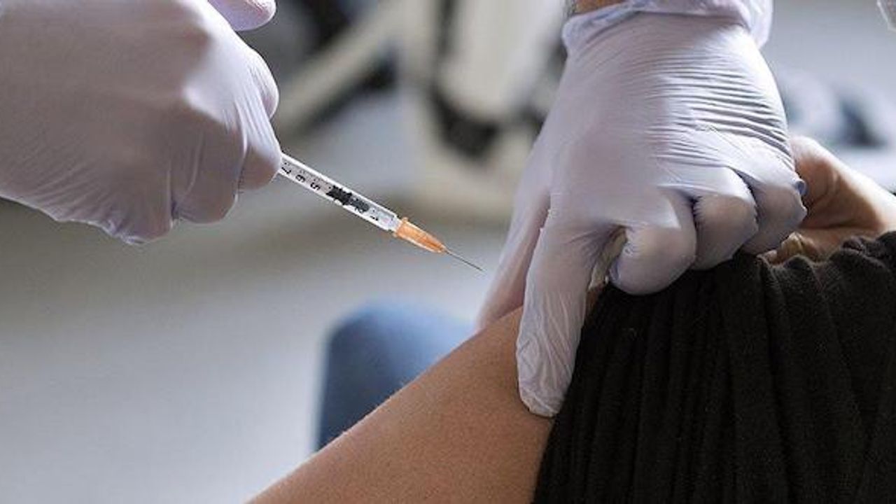 Covid aşısı: Regl düzeninde değişiklik geçici bir yan etki olabilir