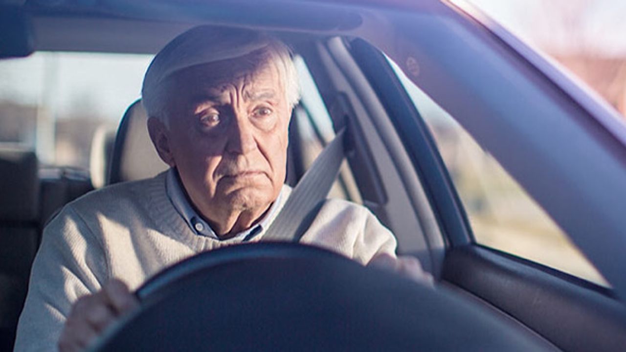 Araba sürüş tarzı Alzheimer başlangıcını ortaya çıkarabilir