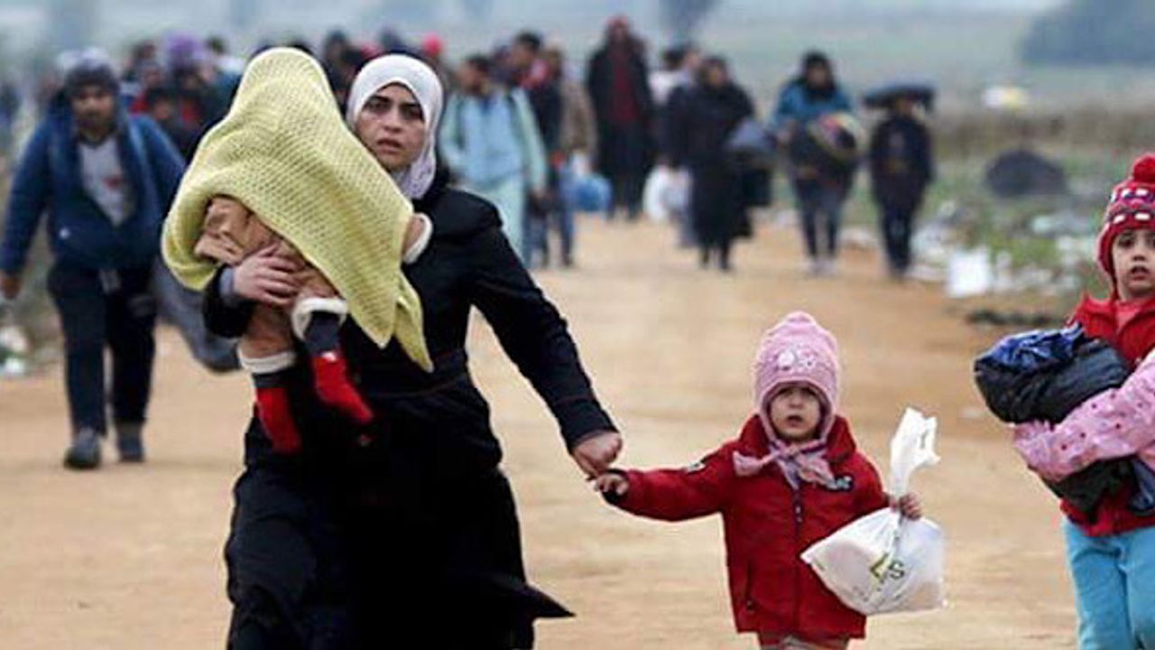 Çocuklarımız eğitim alsın diye Türkiye'ye kaçtık"