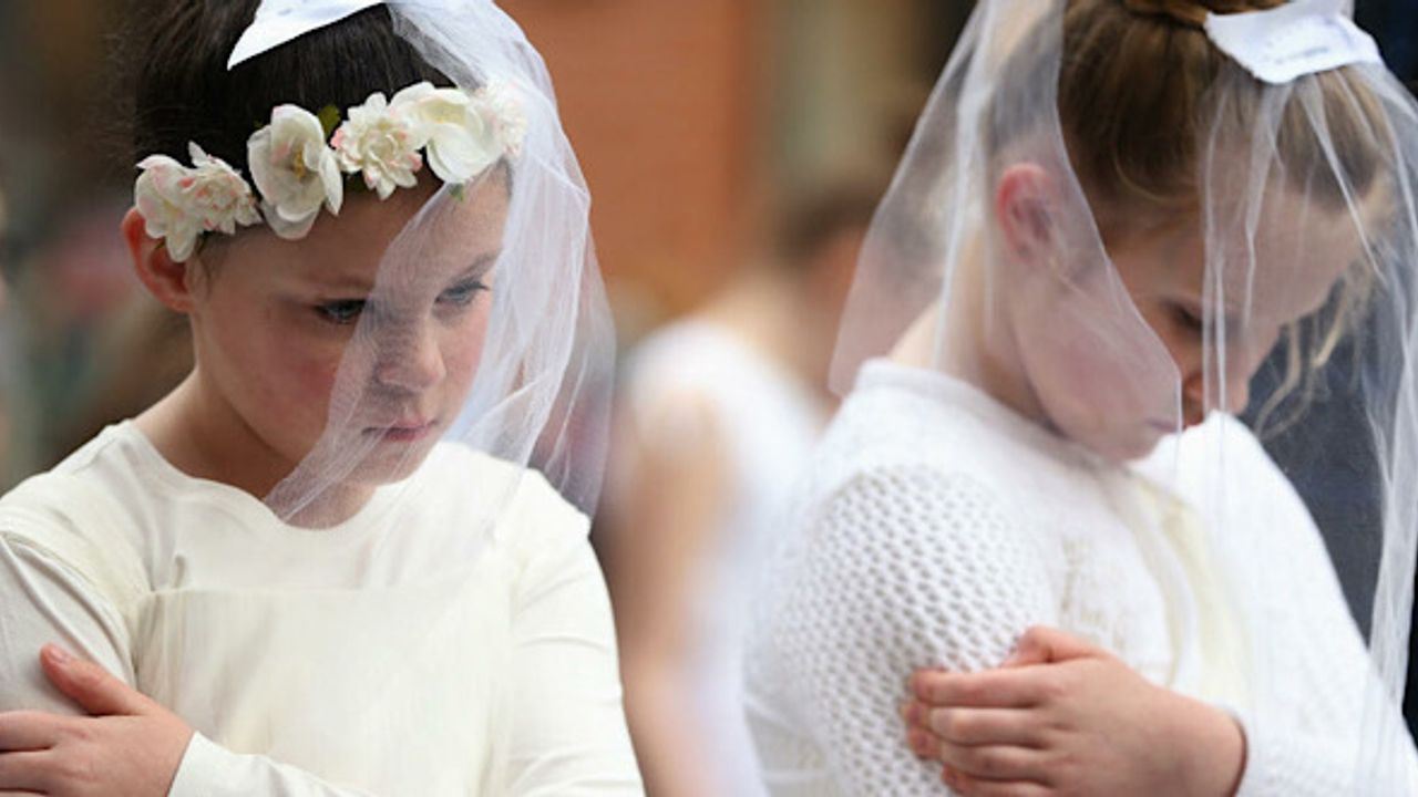 Hollanda'da yüzlerce çocuk yaz tatilinde zorla evlilik tehdidiyle karşı karşıya