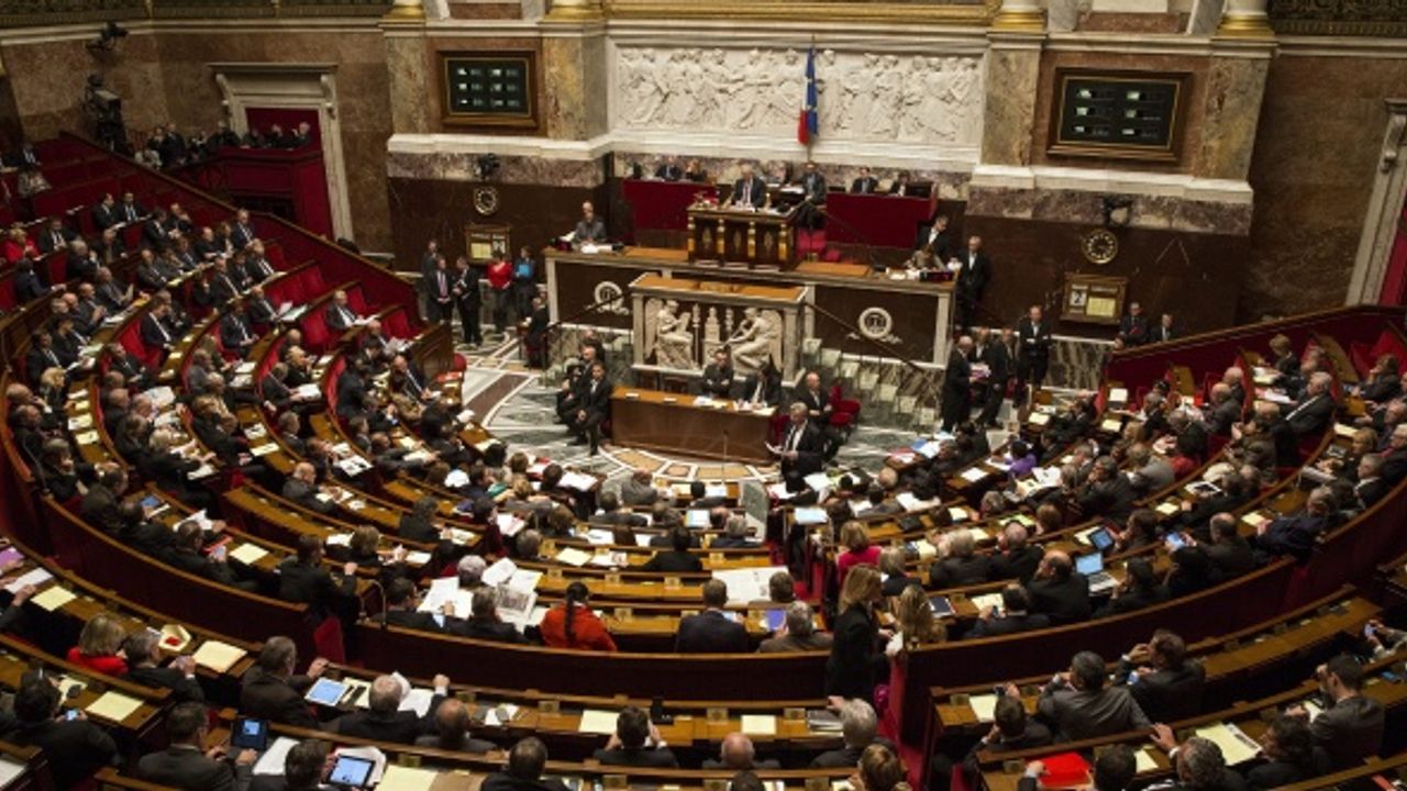 Tartışmalı "İslamcı bölücülükle mücadele" yasası Fransız Meclisi'nden geçti