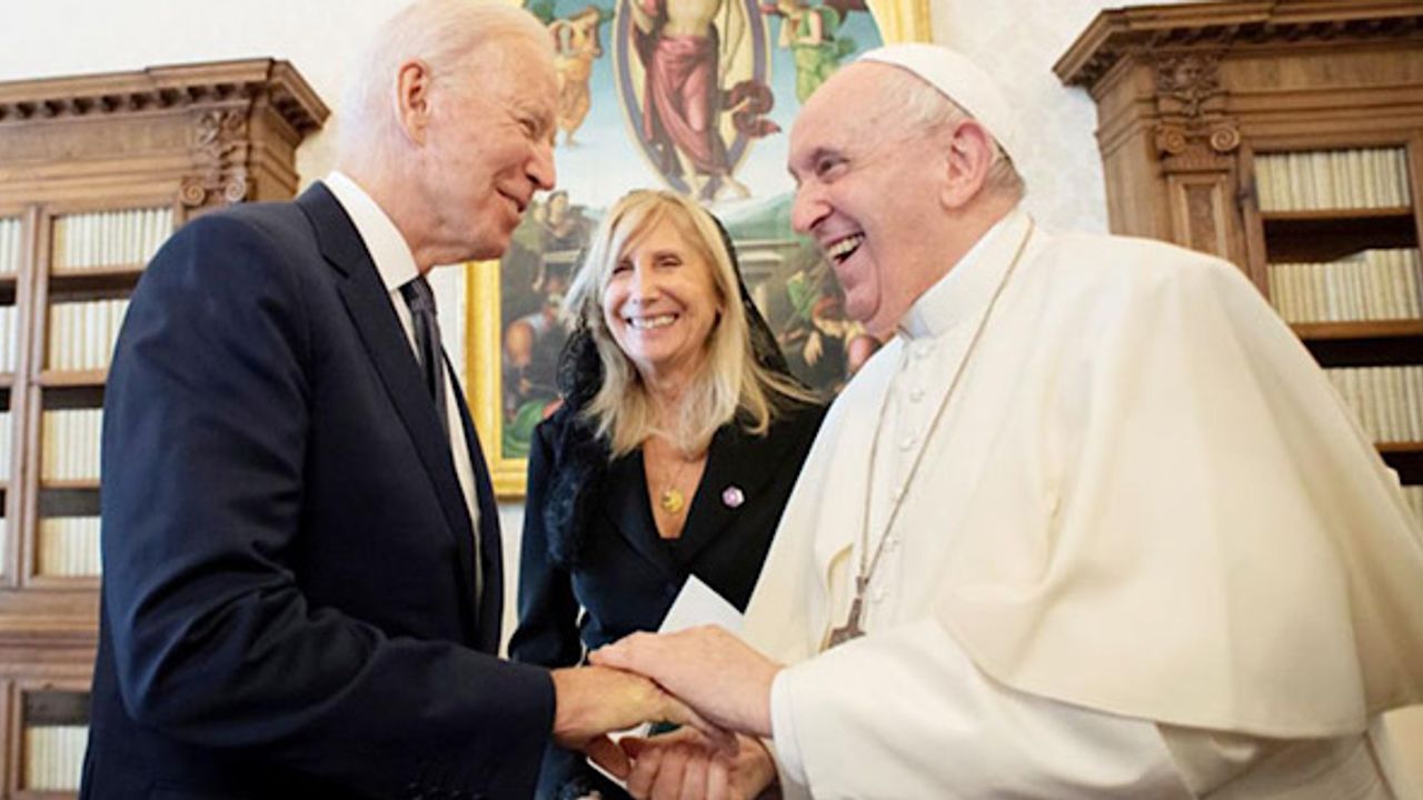 Biden'dan Papa'ya: "Tanıdığım en önemli barış savaşçısısınız"
