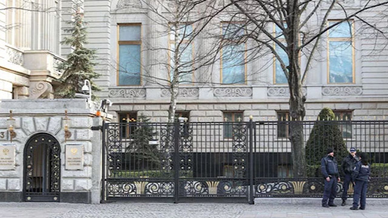 Berlin'deki Rus Büyükelçiliği'nde gizemli ölüm