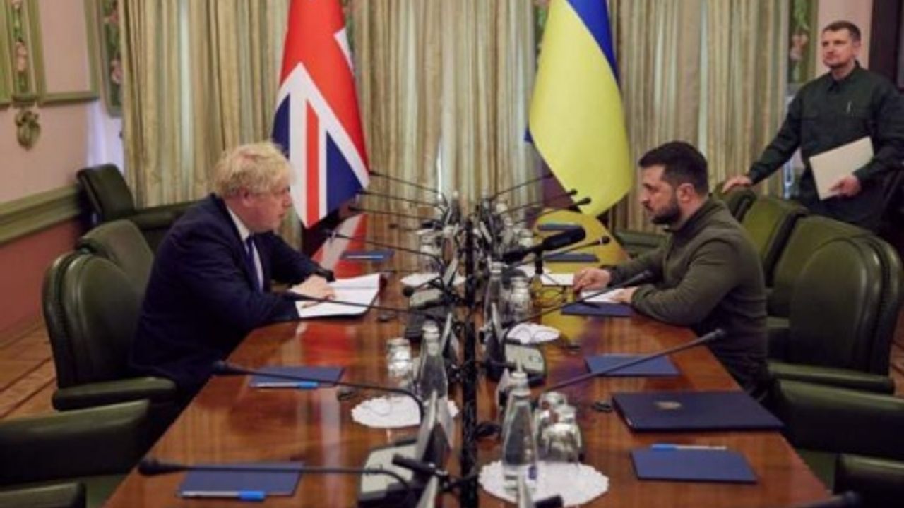 Boris Johnson'dan Ukrayna'ya sürpriz ziyaret