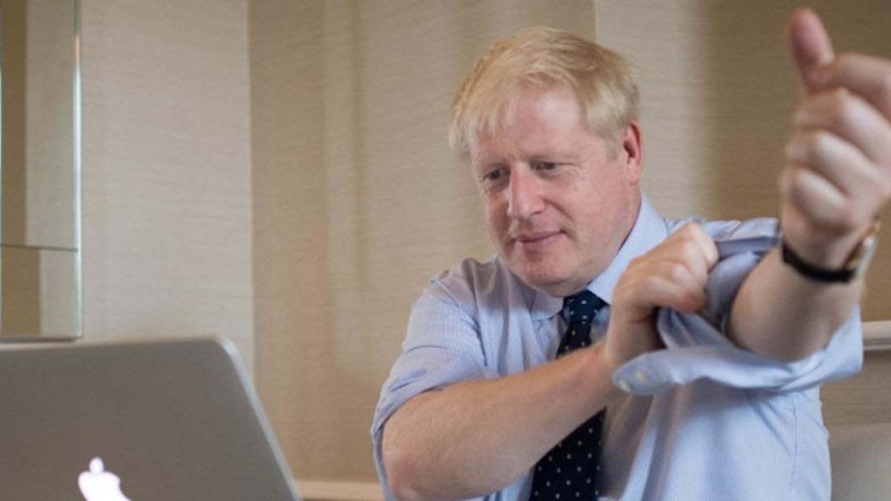 Boris Johnson gazeteciliğe geri mi dönüyor?