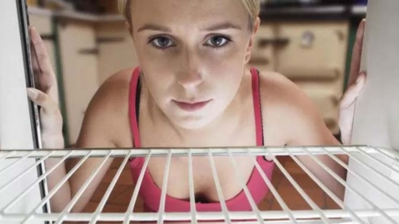 'Kızım yemek yiyebilsin diye öğün atlıyorum'