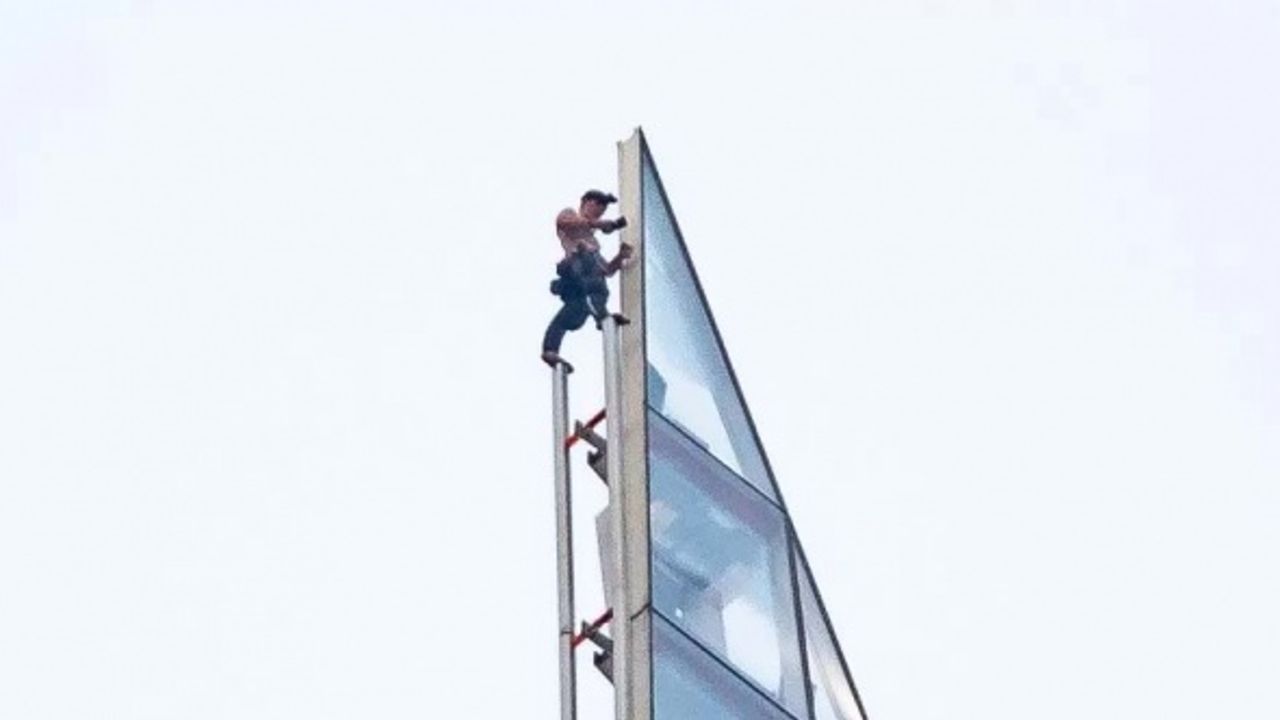 İngiltere'nin en yüksek binasına tırmandı