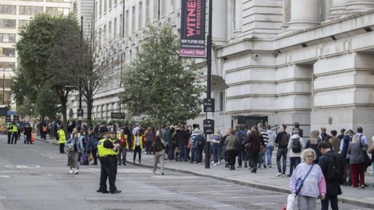 Kuyruk 8 km'yi geçti, sıraya girişler durdu