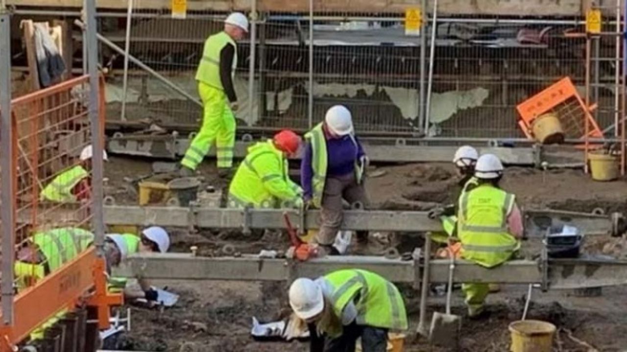 Eski mağazanın altında 240'tan fazla iskelet bulundu