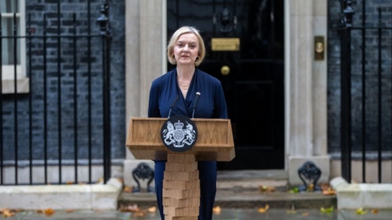 Liz Truss'un istifası manşetlerde: Acı son
