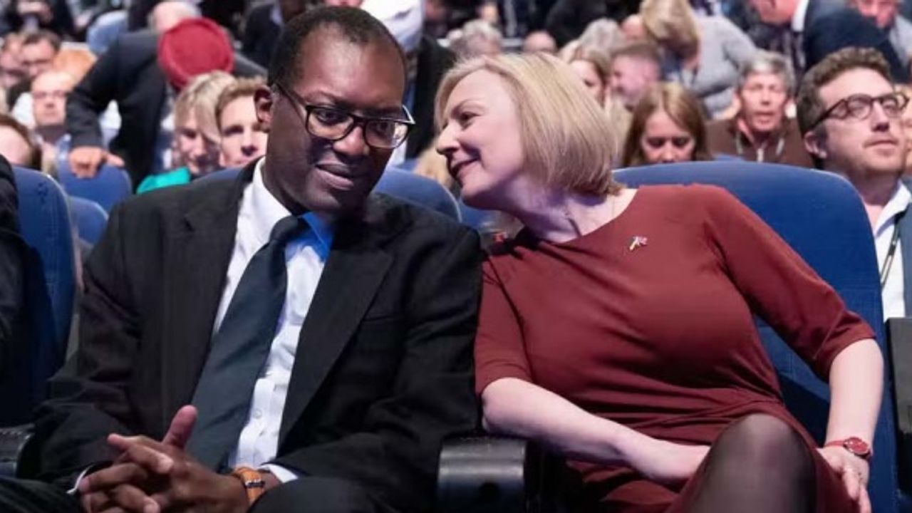 Maliye Bakanı'nı görevden aldı