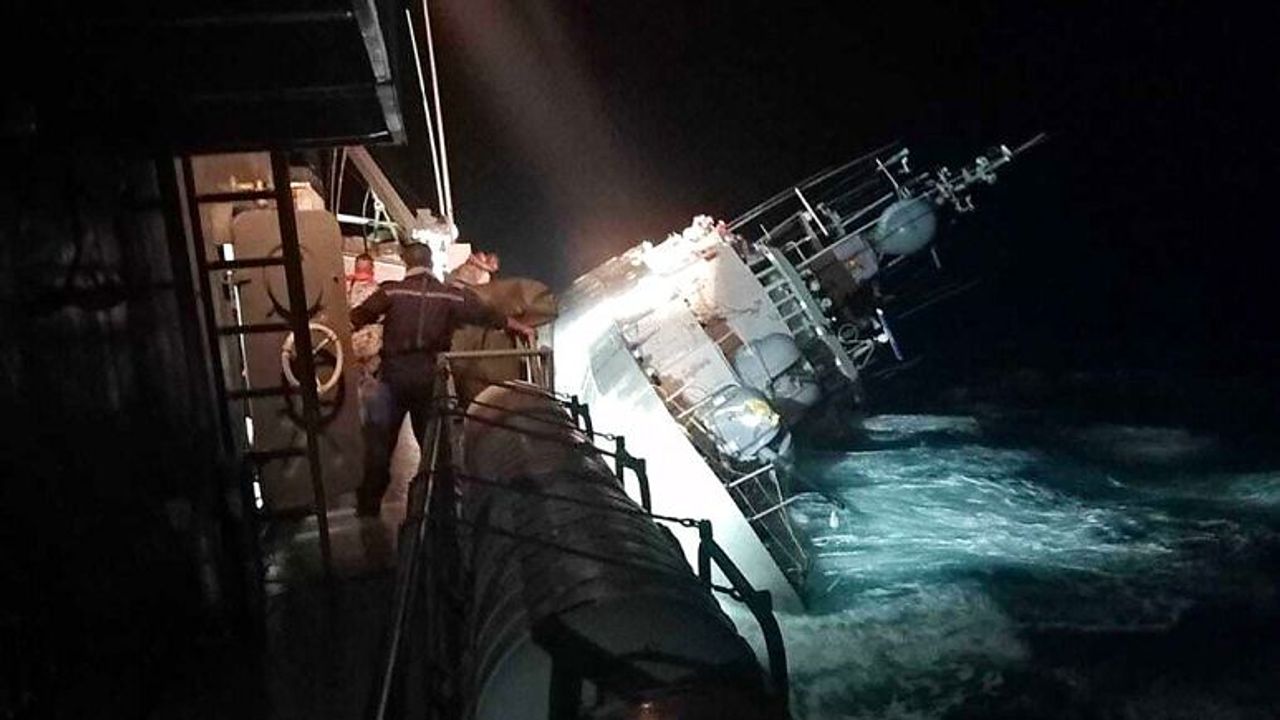 Savaş gemisi battı: 31 kişi kayıp