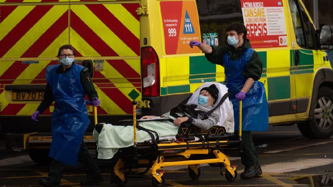 İngiltere'de ambulans personeli greve çıkıyor