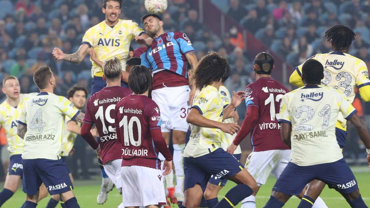 Trabzonspor, lider Fenerbahçe'yi devirdi