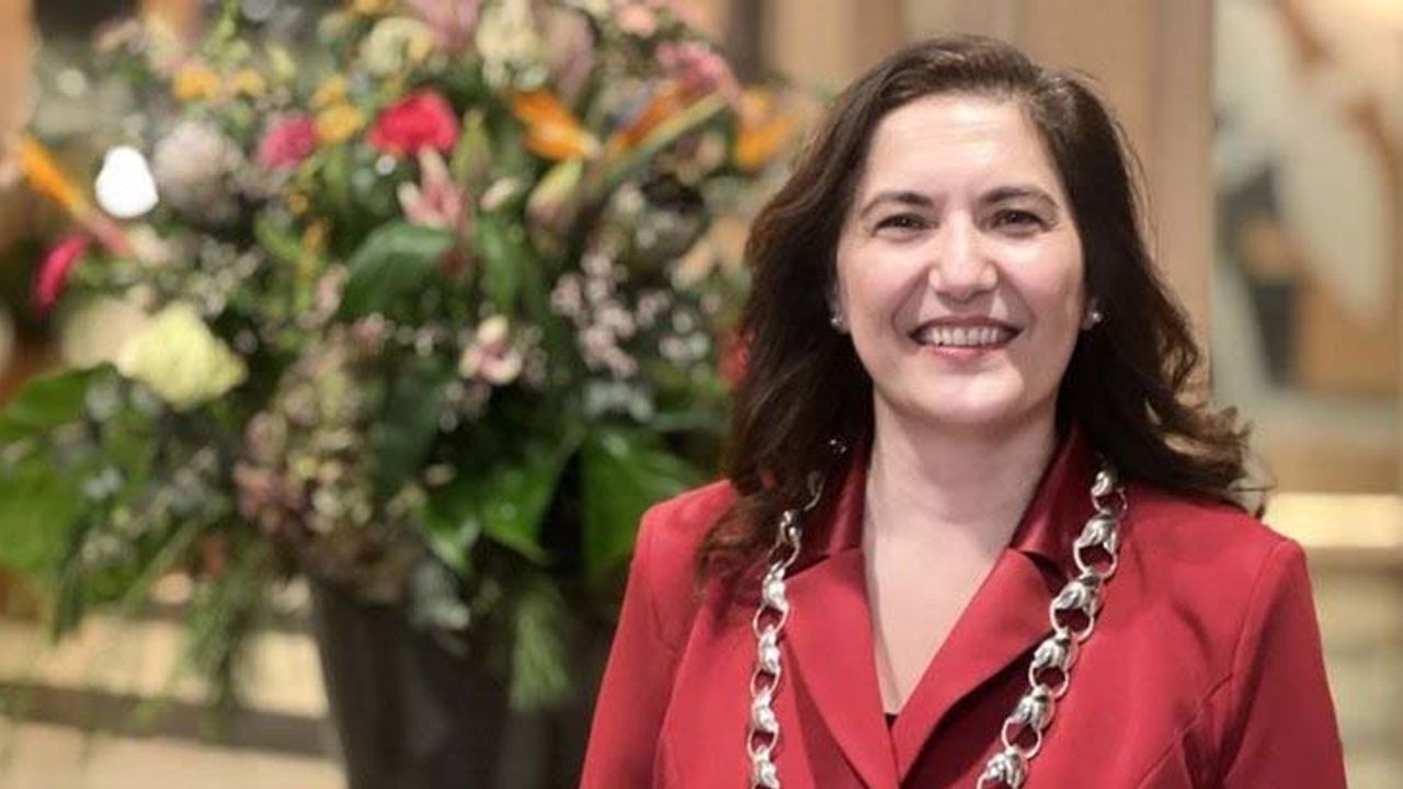 Hollanda'nın ilk Türk belediye başkanı