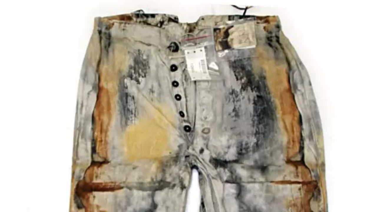 Dünyanın en eski kot pantolonuna 114 bin dolar