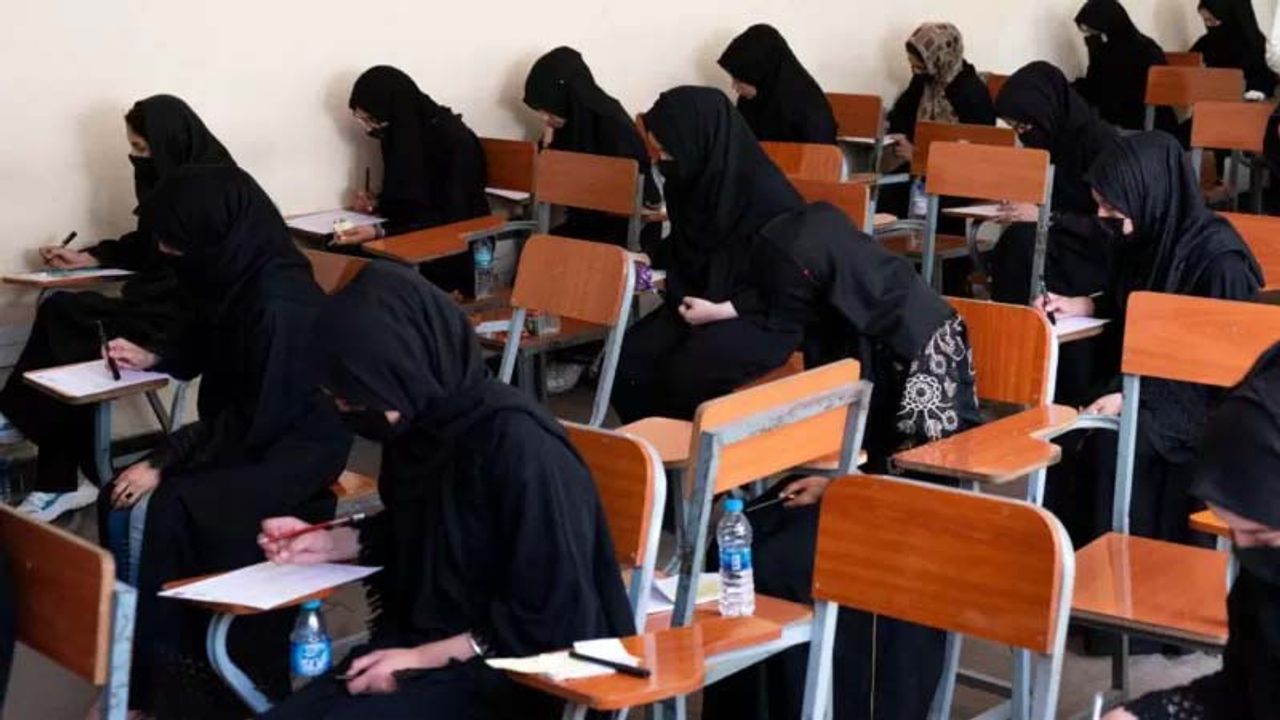 Taliban kadınlara üniversite eğitimini yasakladı