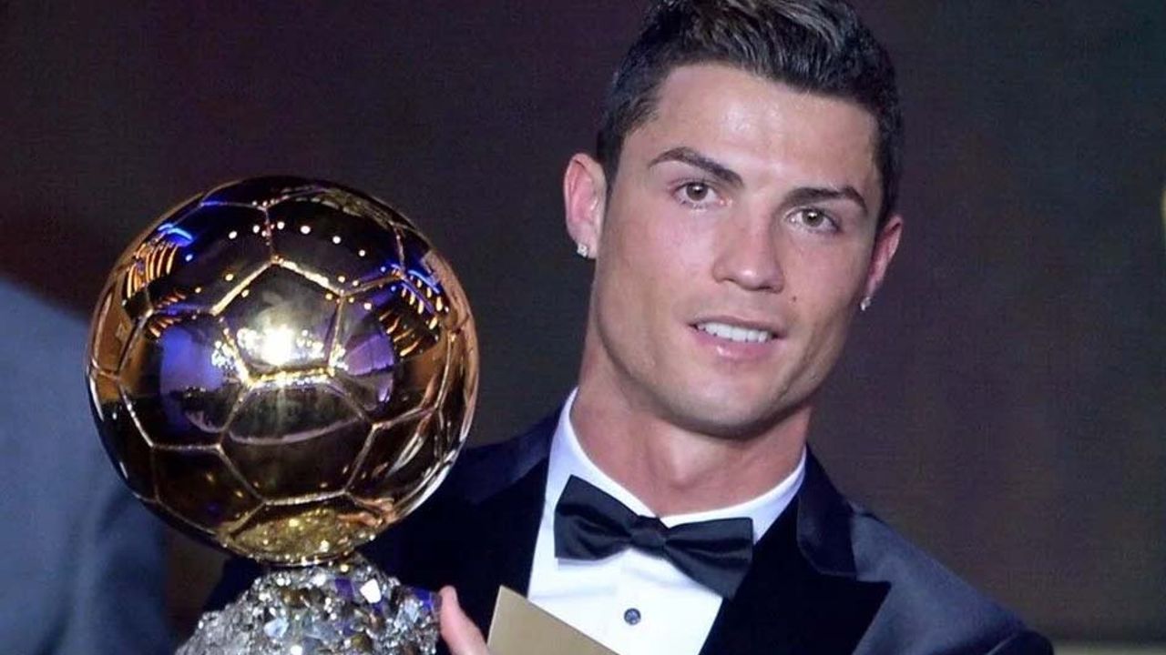 Cristiano Ronaldo, Altın Top ödülünü 600 bin euro'ya sattı