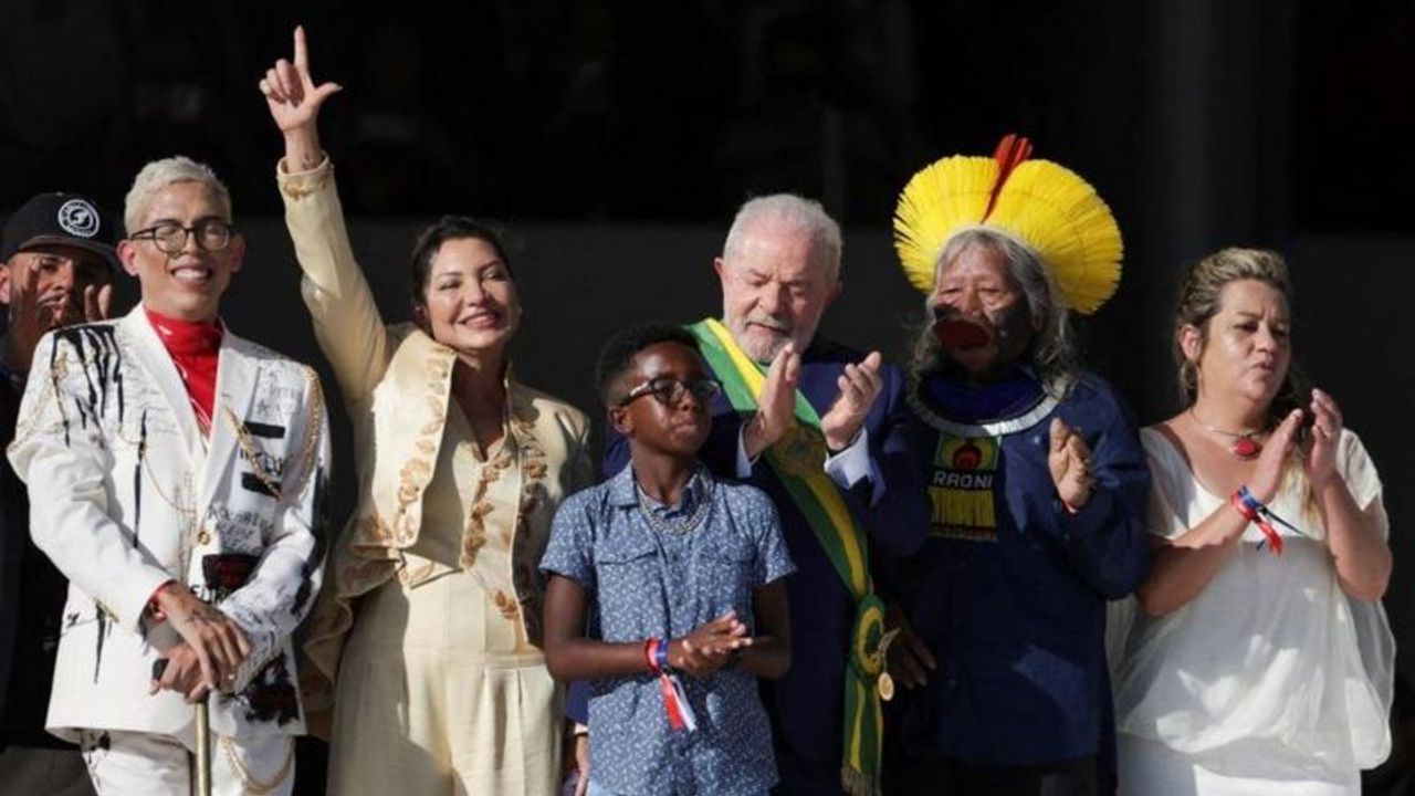 Brezilya'da Lula yemin ederek göreve başladı