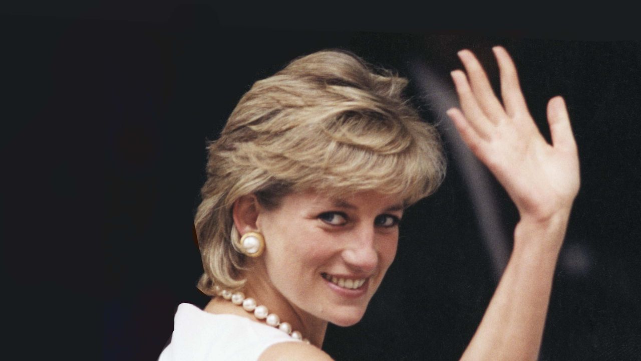 Prenses Diana'nın elbisesine 600 bin dolar
