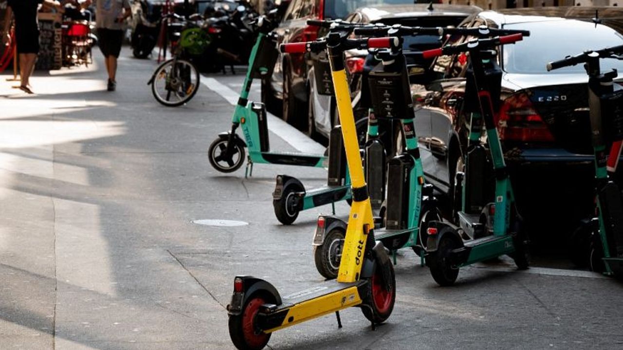 Paris'te scooter'ler için referandum yapılacak