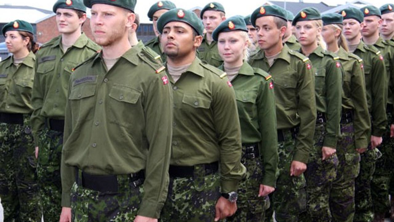 Danimarka'da kadınlara zorunlu askerlik geliyor