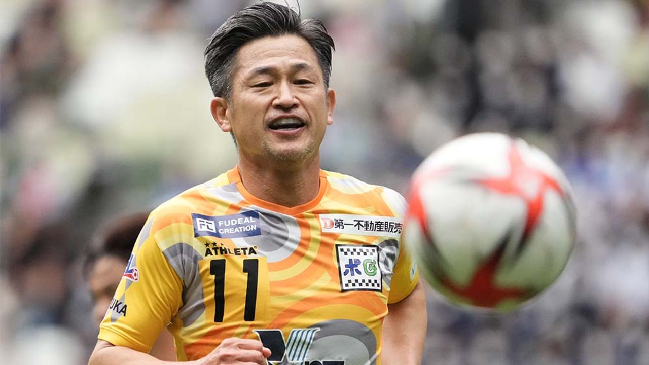 55 yaşındaki Japon futbolcu yeni takımıyla anlaştı