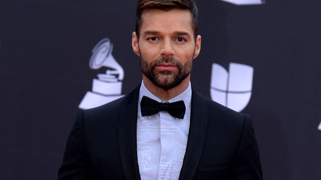 Ünlü şarkıcı Ricky Martin'den depremzedeler için çağrı