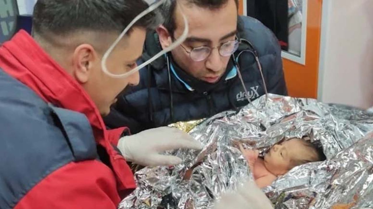 90 saat sonra kurtarılan Yağız bebeğin annesi BBC'ye konuştu