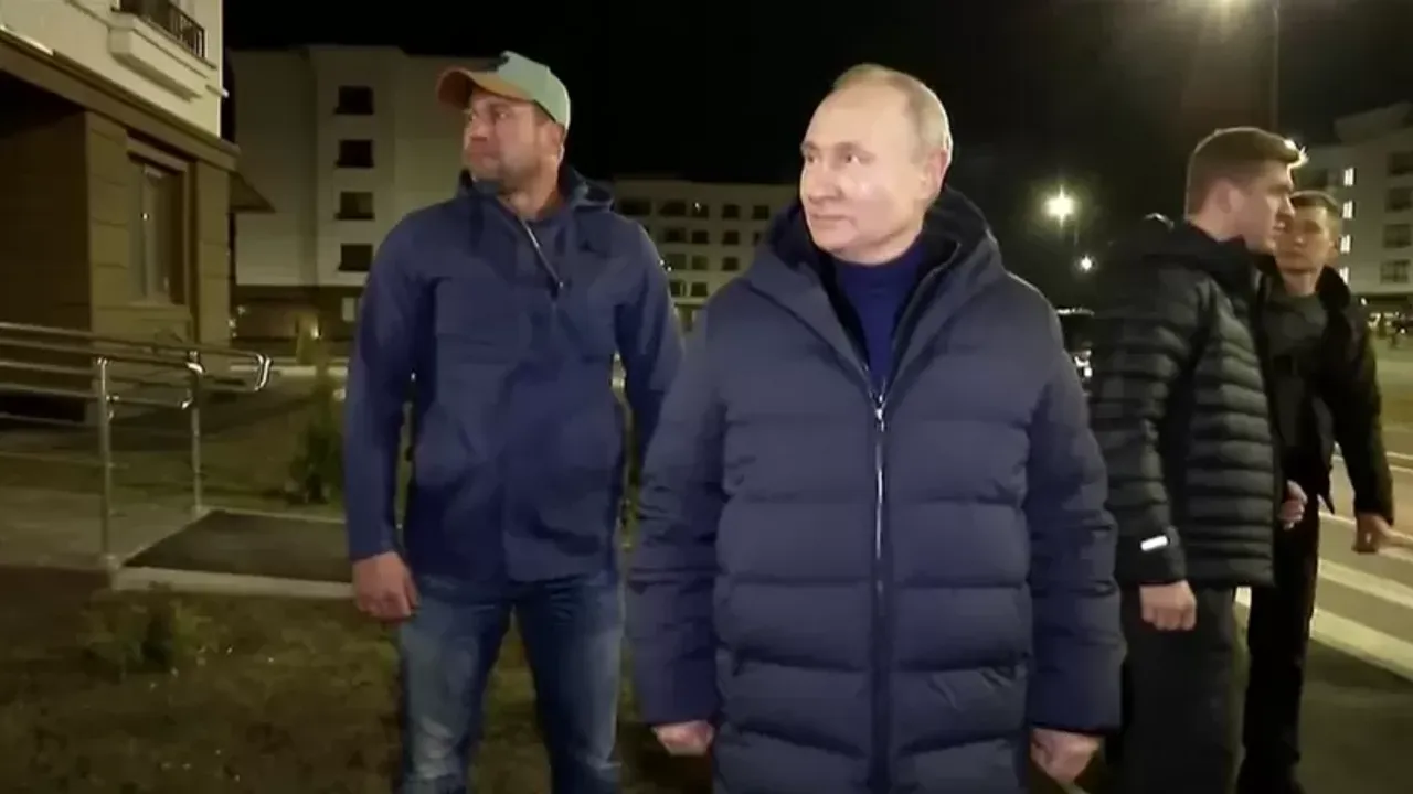 Putin Mariupol’e sürpriz bir ziyaret gerçekleştirdi