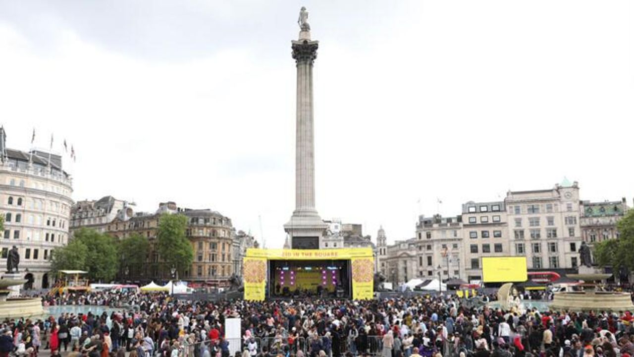 Londra'da Trafalgar Meydanı’nda Ramazan Bayramı