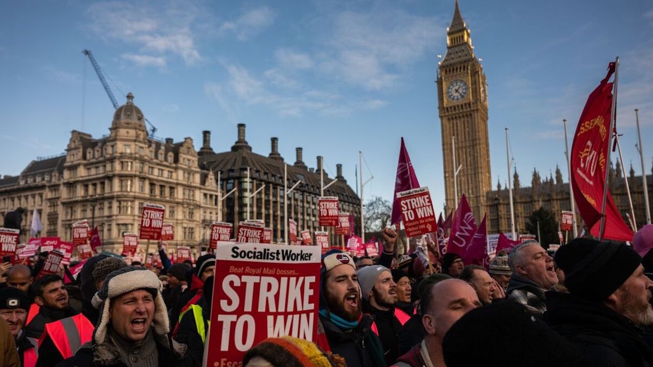 İngiltere'de 130 bin kamu çalışanı grevde