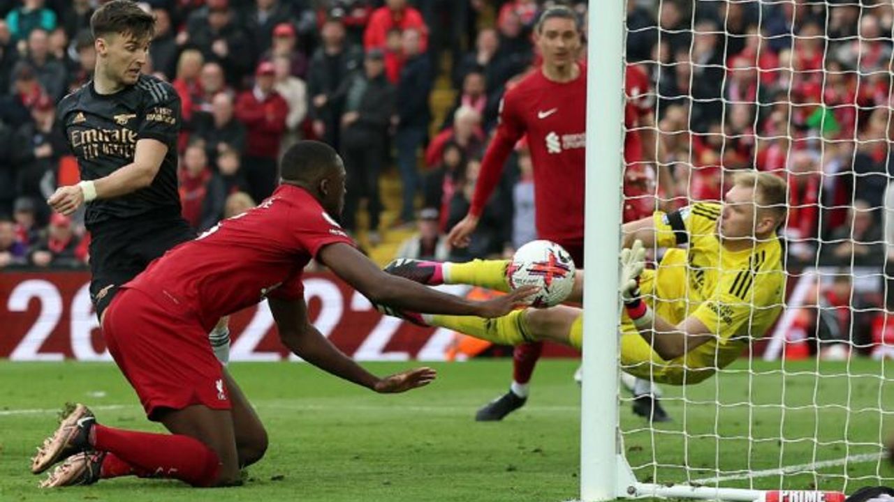 Arsenal’in 2 farkla öne geçtiği maçta Liverpool geri döndü