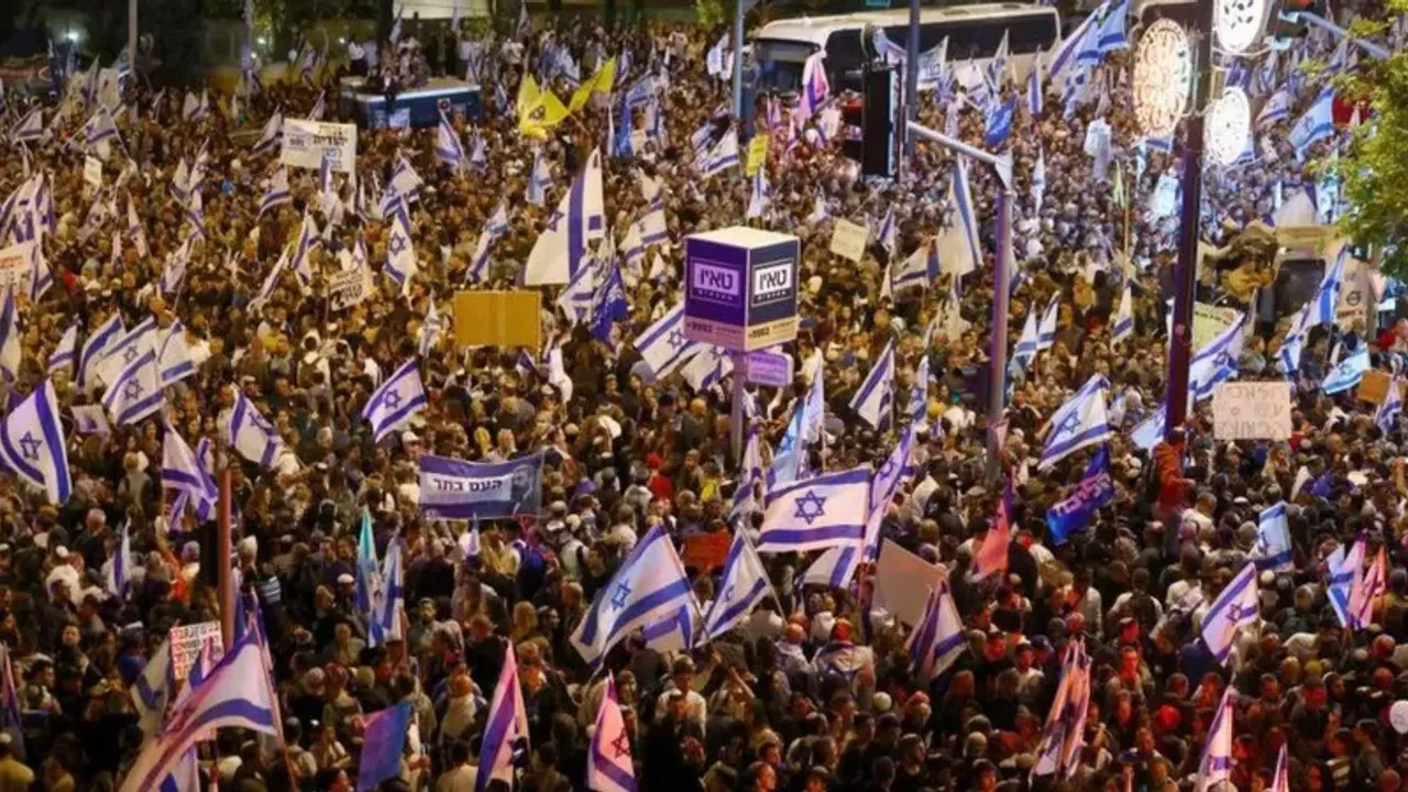 İsrail'de aşırı sağcı kesimler hükümetin yargı düzenleme mitingine katıldı