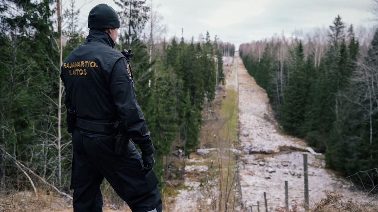 Finlandiya Rusya sınırına çit çekmeye başladı