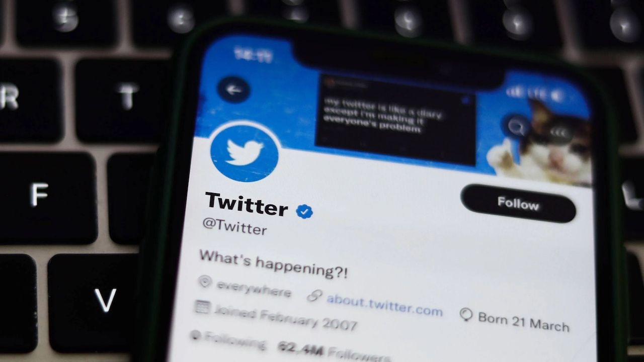 Twitter, bazı yüksek profilli hesapların mavi tiklerini geri verdi