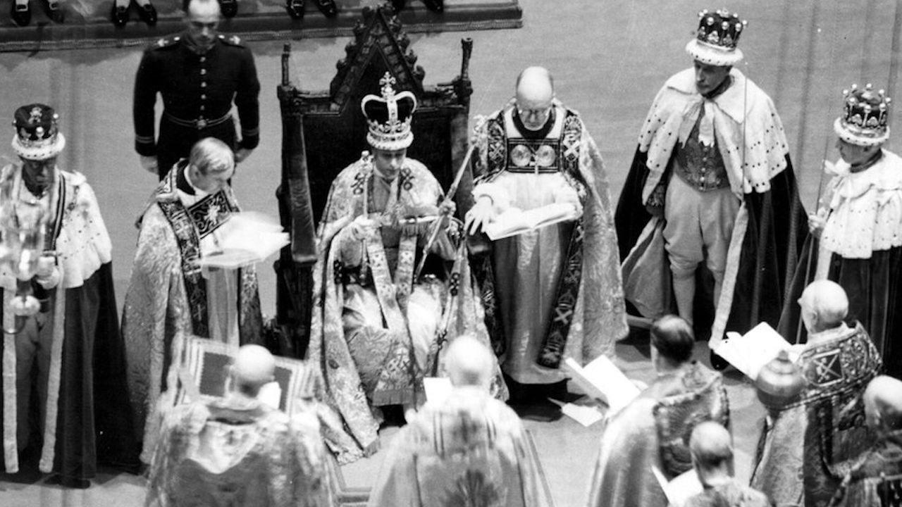 Kral Charles, taç giyme töreninde kullanılmış tahta oturacak