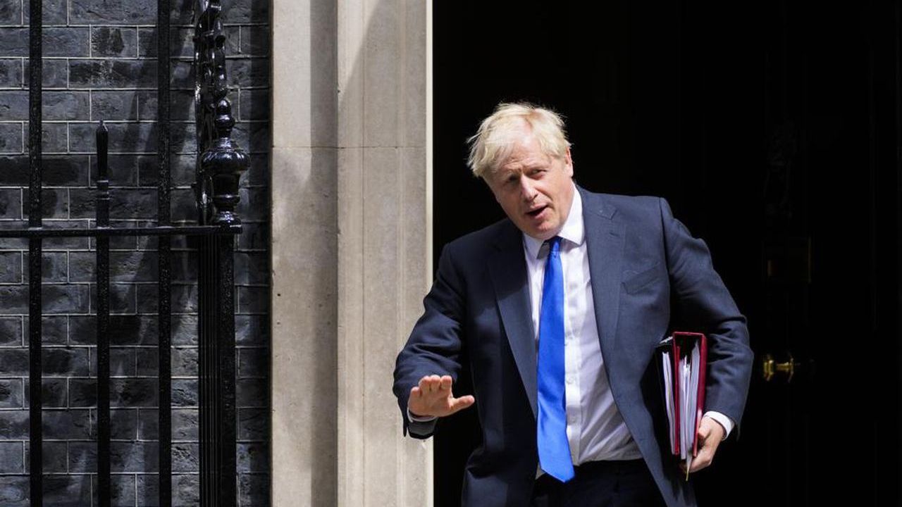 Boris Johnson'ın Covid kurallarını ihlâl ettiği için polise başvuruldu