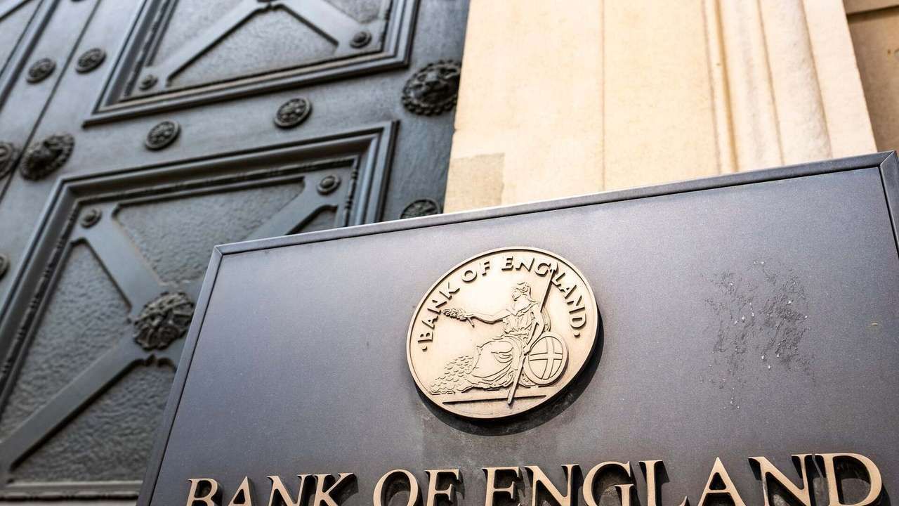 İngiltere Merkez Bankası üst üste 13. kez faiz artırdı