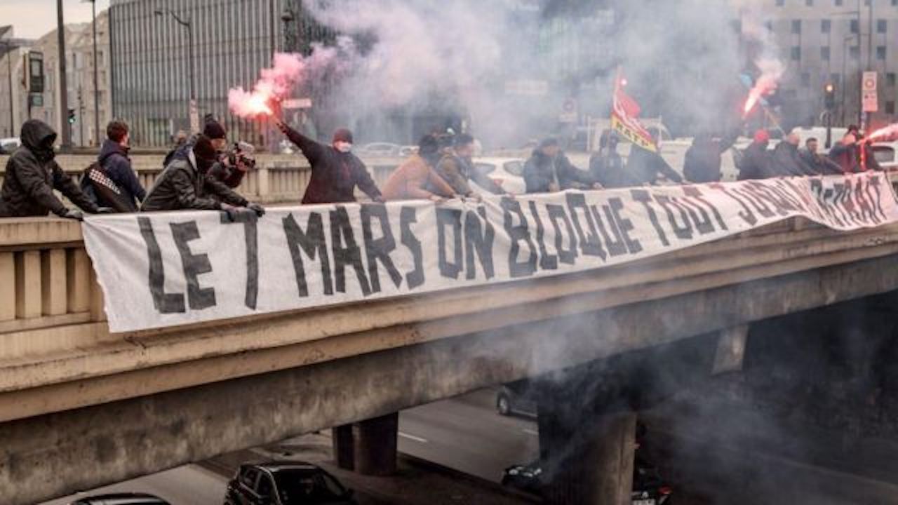 Fransa'daki protestolarda 249 polis memuru yaralandı, 667 kişi gözaltında
