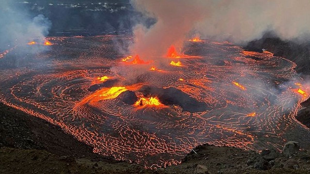 Hawaii'deki Kilauea Yanardağı yeniden patladı