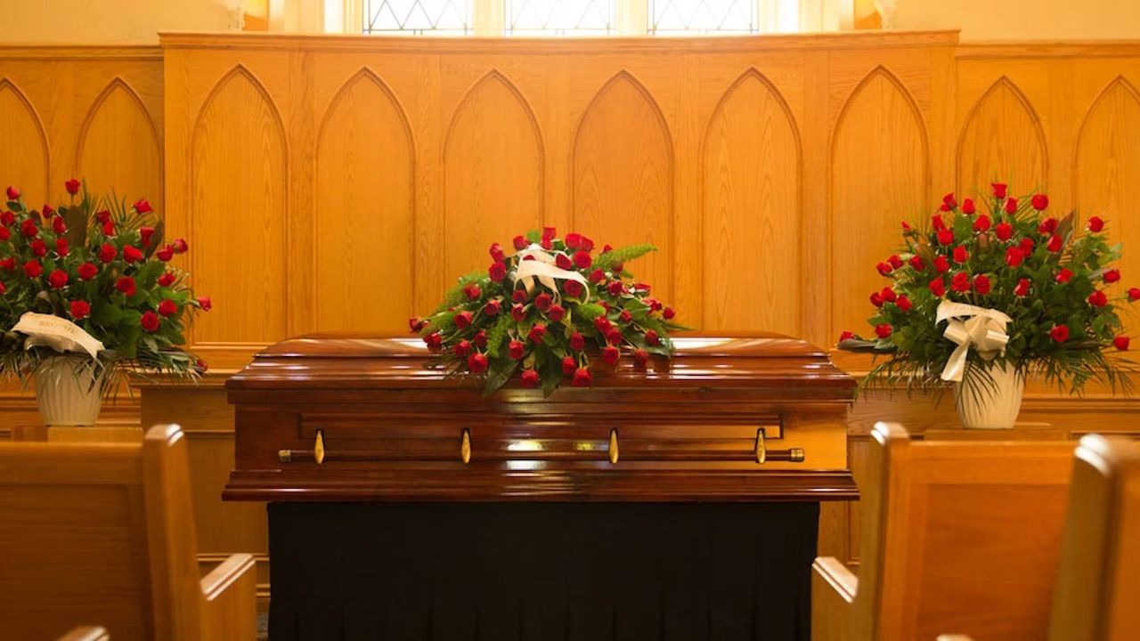 Öldüğü sanılan kadının cenazesinde nefes aldığı fark edildi