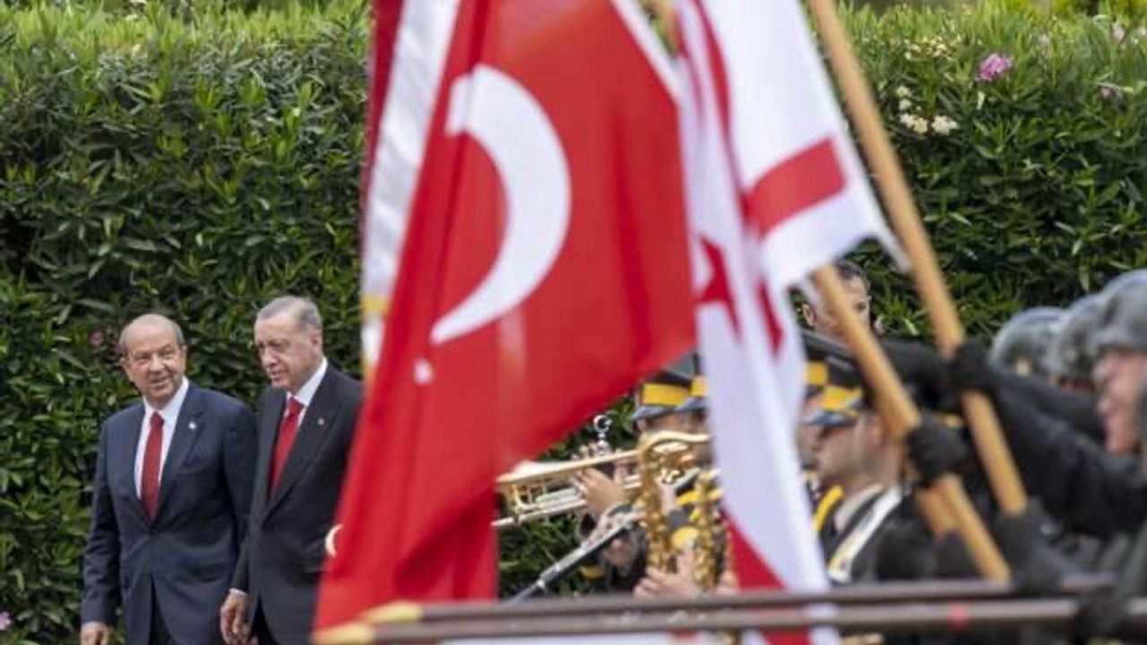 Cumhurbaşkanı Erdoğan Kuzey Kıbrıs’ta resmi törenle karşılandı