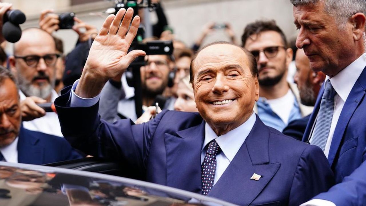 Berlusconi'den, 53 Yaş Küçük Sevgilisine Rekor Miras