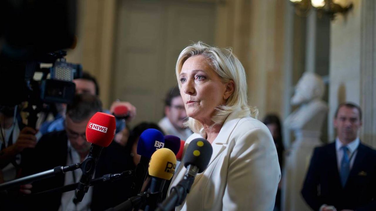 Fransa'da aşırı sağ siyasetçilerden iç savaş uyarısı